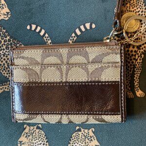 Classic Coach Card and Key Chain-Vintage Classic Wallet — Functional & Timeless